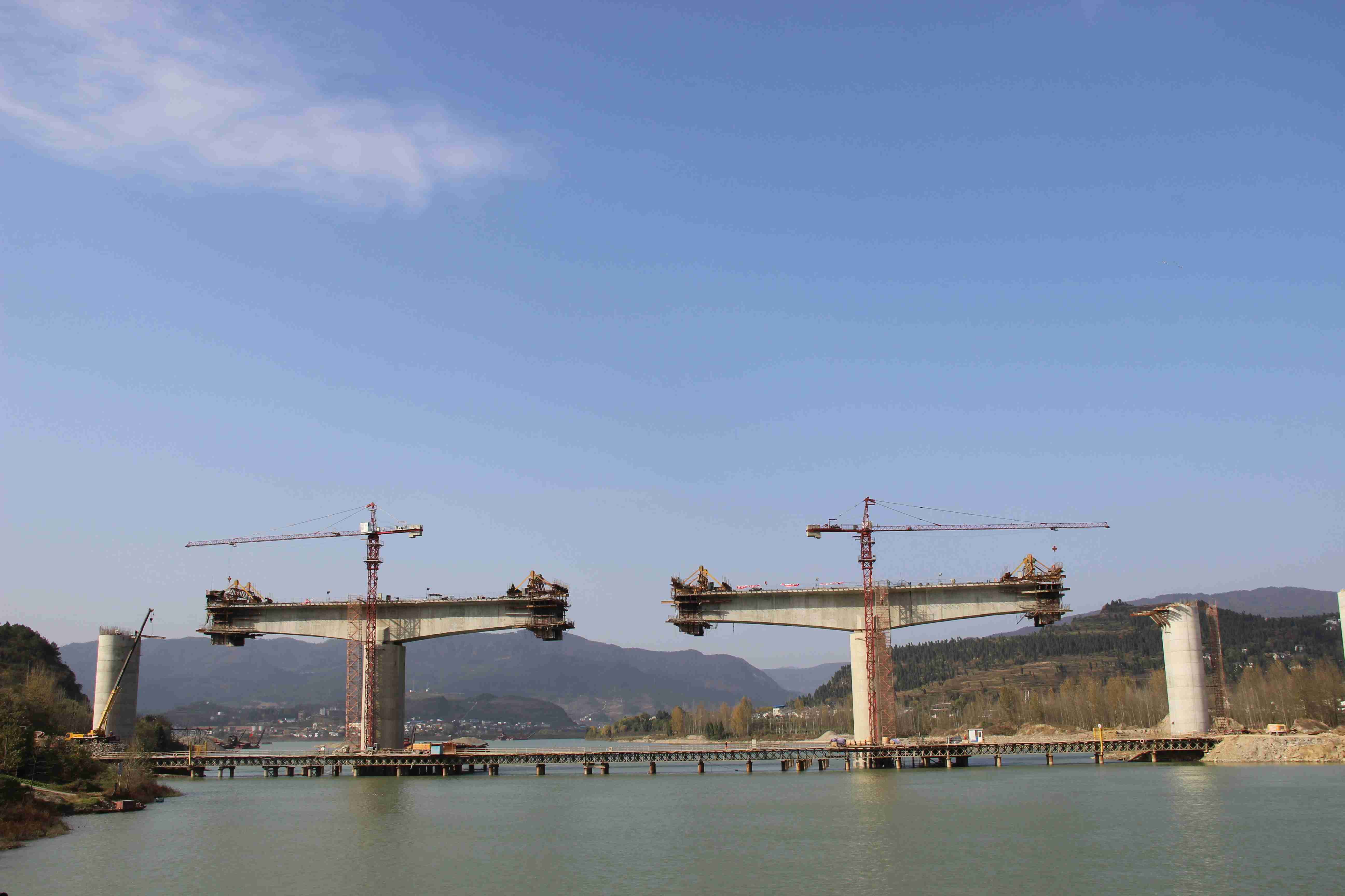 2西安至成都客運專線,穿越秦嶺經陜西漢中、翻越米倉山進入四川境內,在廣元沿寶成線接入江油車站,后與成綿樂客專相接至成都,全長643公里,設計時速250公里,2017年通車。.jpg 2西安至成都客運專線,穿越秦嶺經陜西漢中、翻越米倉山進入四川境內,在廣元沿寶成線接入江油車站,后與成綿樂客專相接至成都,全長643公里,設計時速250公里,2017年通車。.jpg