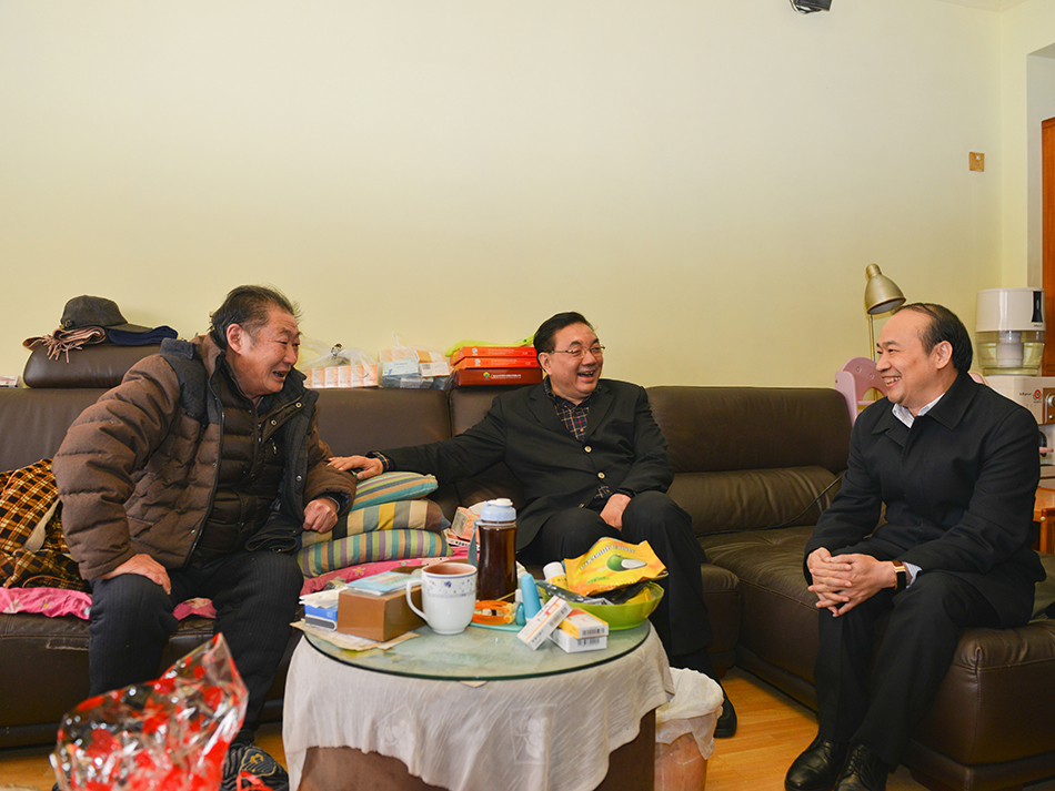 2017年1月省國資委徐進主任、集團,股份公司孫云書記慰問退休職工 2017年1月省國資委徐進主任、集團,股份公司孫云書記慰問退休職工