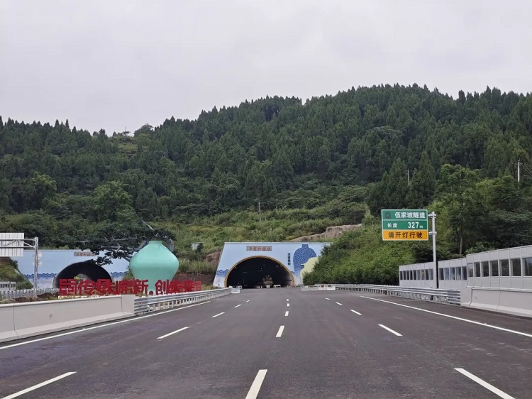 項目動態 | 成南高速擴容項目南充至成都段交安機電工程順利完工 項目動態 | 成南高速擴容項目南充至成都段交安機電工程順利完工